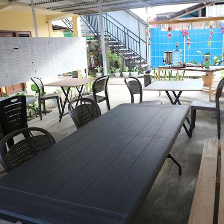 Tange Guest House Ruteng Esterno foto