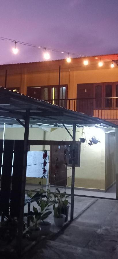 Tange Guest House Ruteng Esterno foto