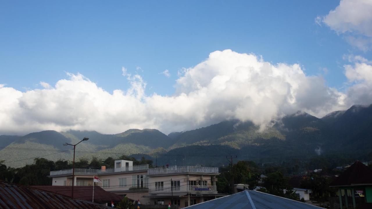 Tange Guest House Ruteng Esterno foto