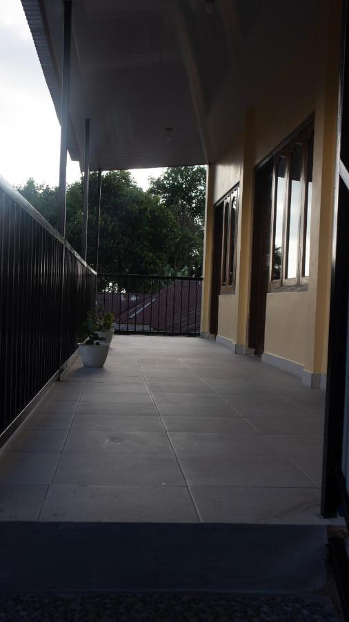 Tange Guest House Ruteng Esterno foto