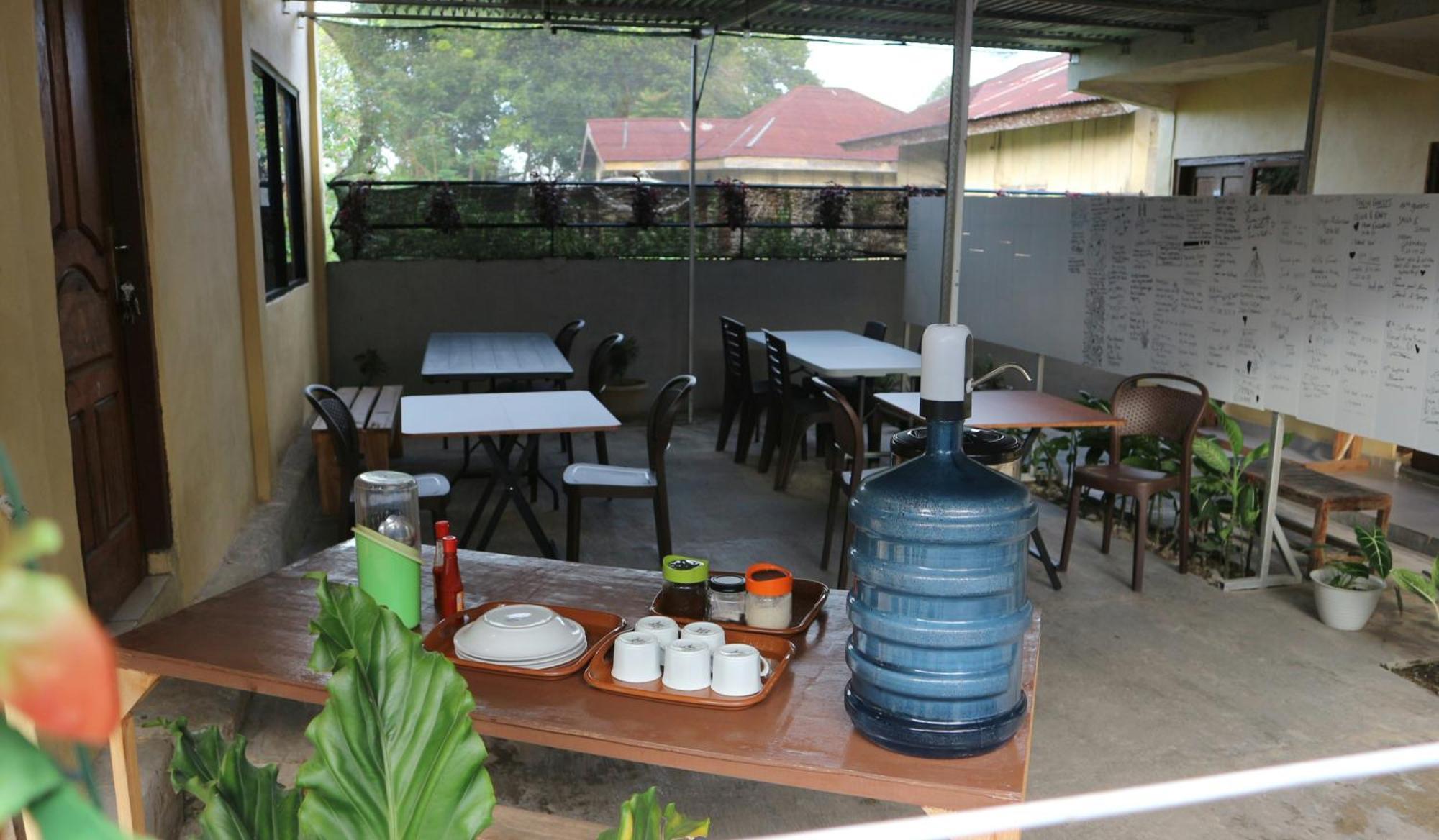Tange Guest House Ruteng Esterno foto