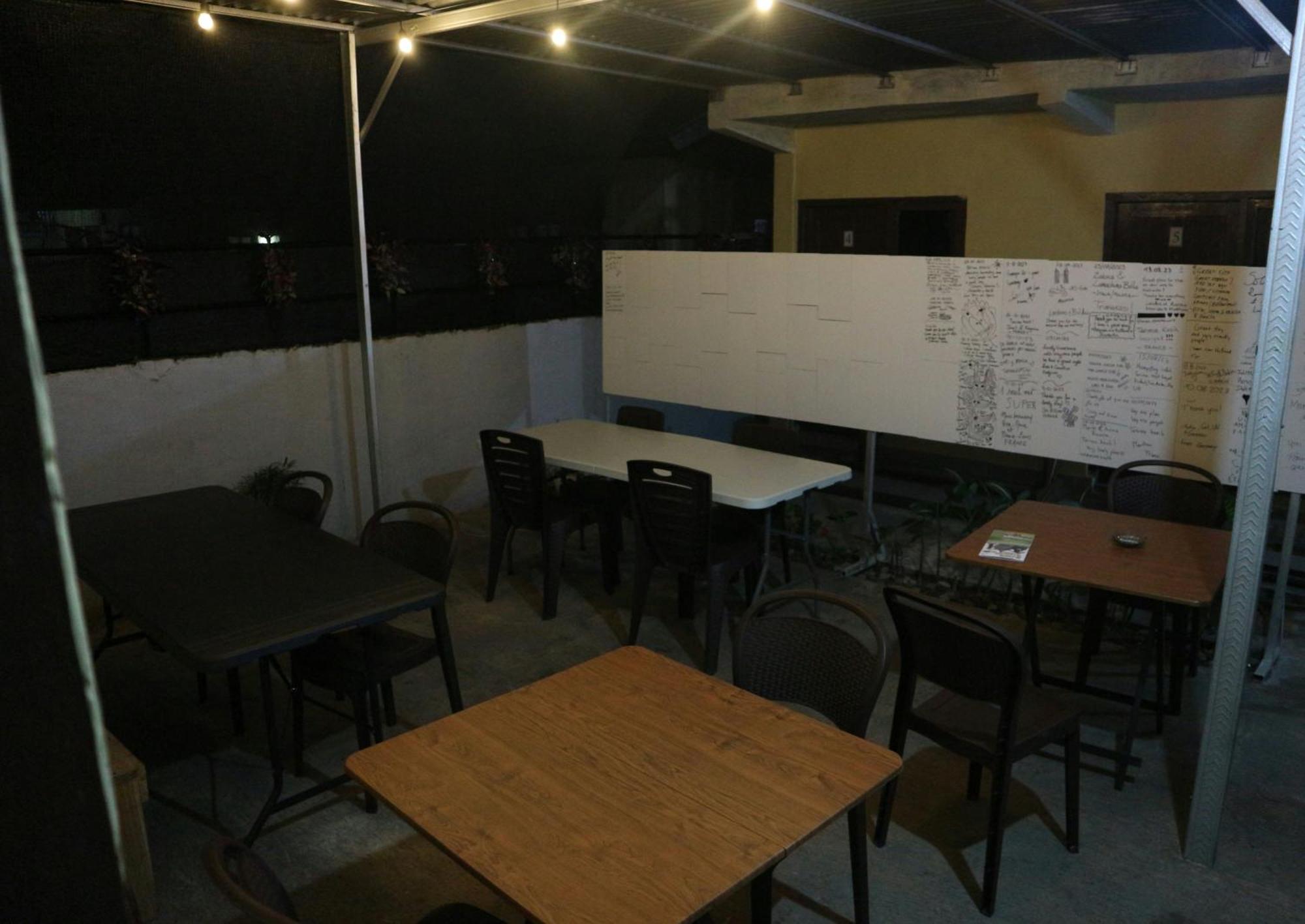 Tange Guest House Ruteng Esterno foto