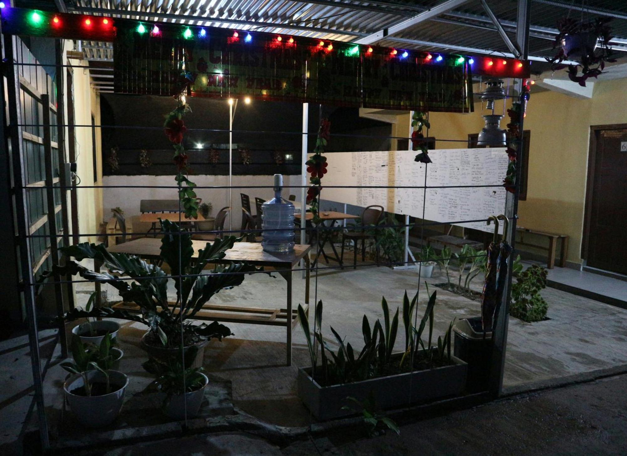 Tange Guest House Ruteng Esterno foto