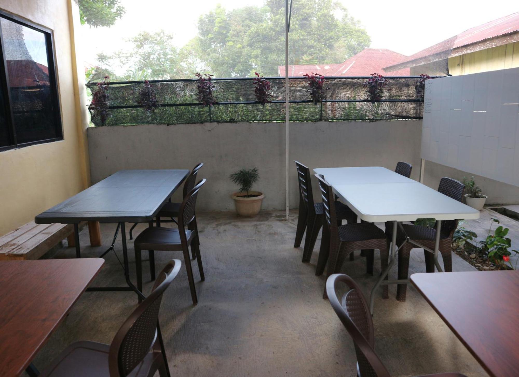 Tange Guest House Ruteng Esterno foto