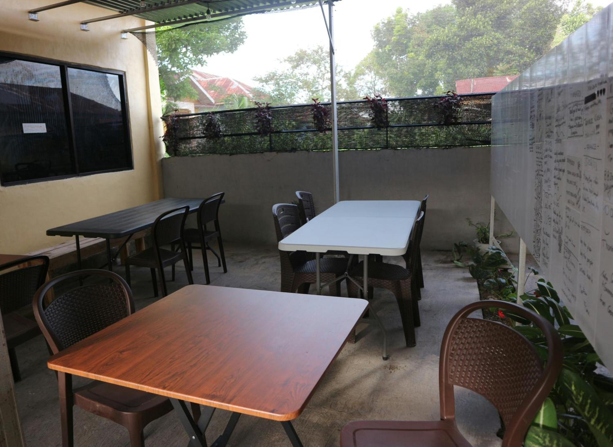 Tange Guest House Ruteng Esterno foto
