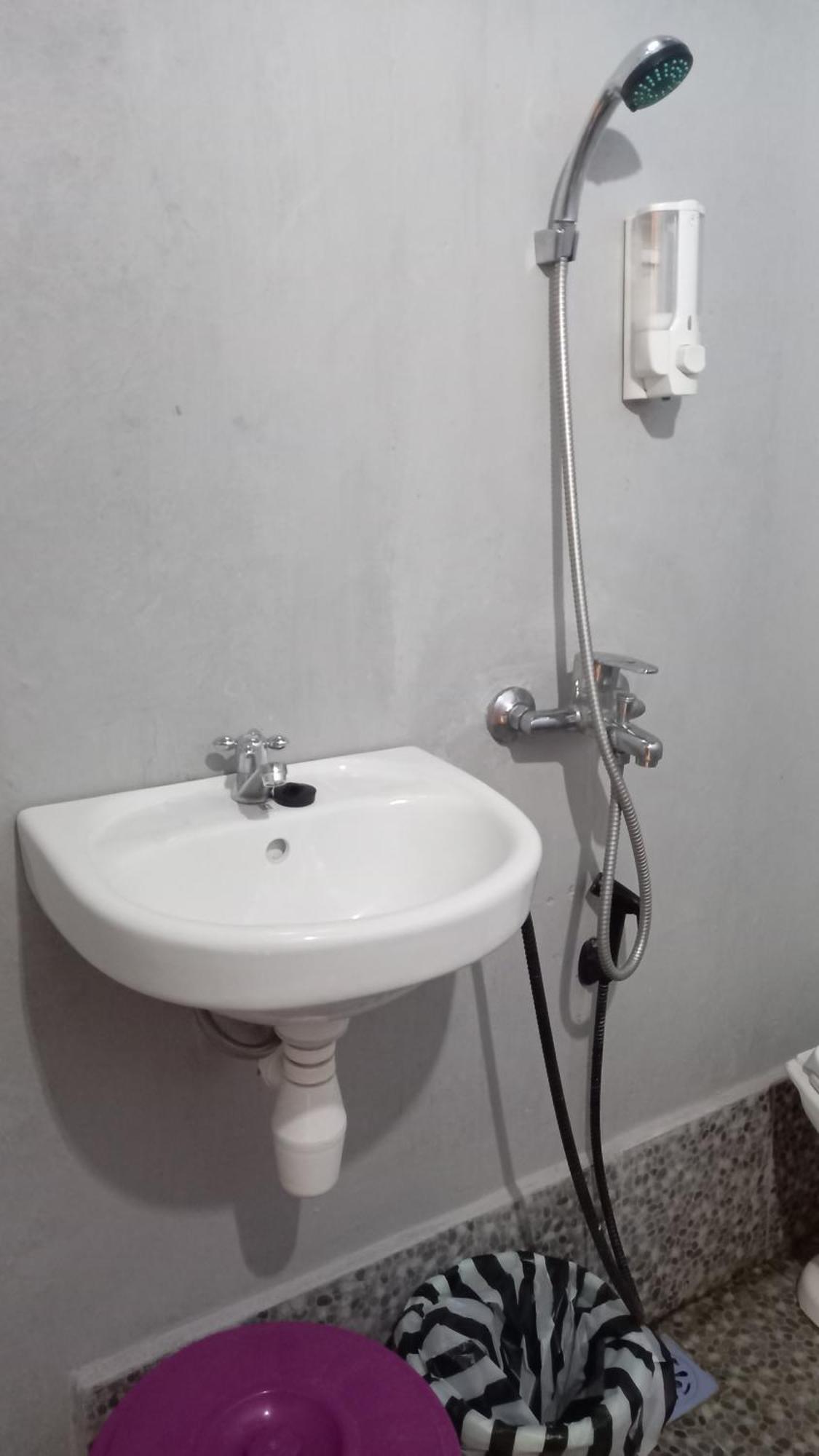 Tange Guest House Ruteng Esterno foto